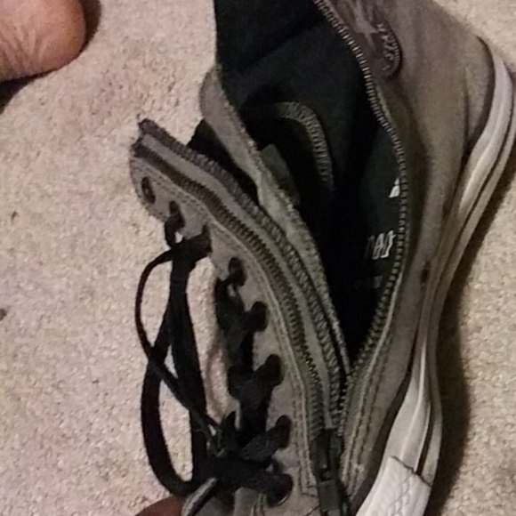 Converses - Picture 6 of 7